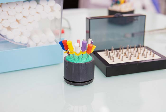 感染した歯髄の除去