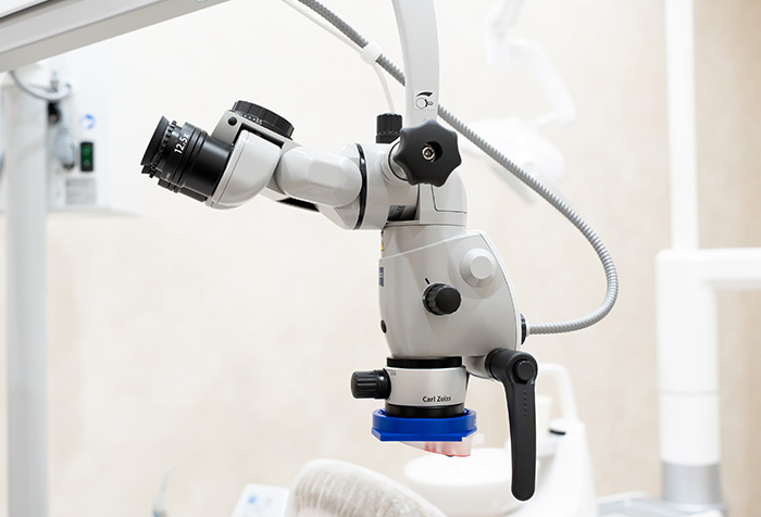 「マイクロスコープ」による精密で的確な治療