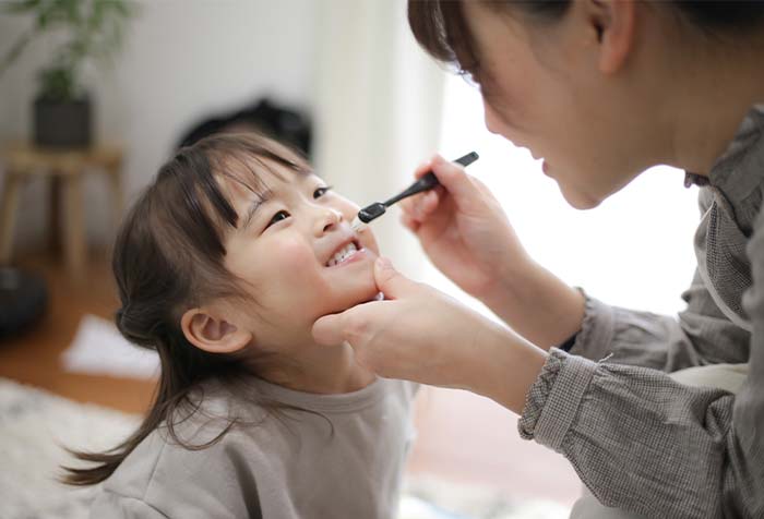 お子様の仕上げ磨きは習慣化を