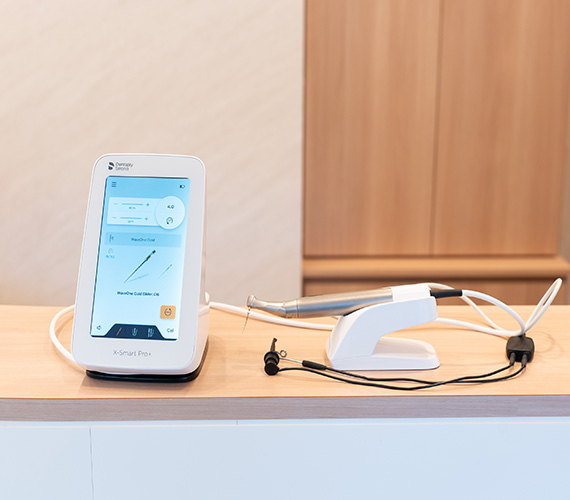 複雑な根の形にもやさしく対応できるニッケルチタンファイル